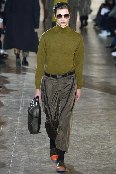 Look 7